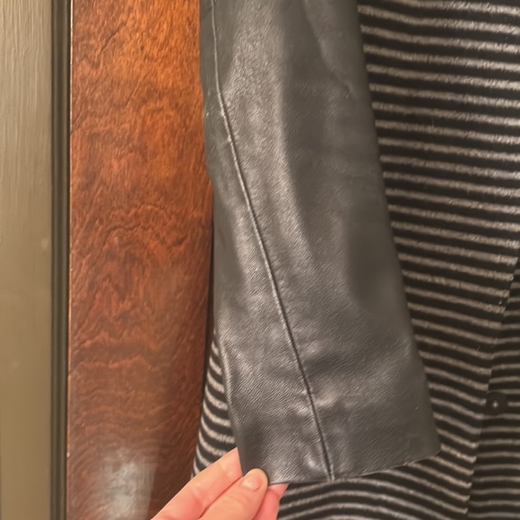 Stunning MADEWELL outerwear jacket with front pockets and functional snaps. - Picture 4 of 9